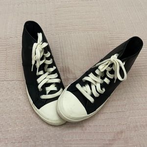 Ralph Lauren leather upper very nice looking🥰